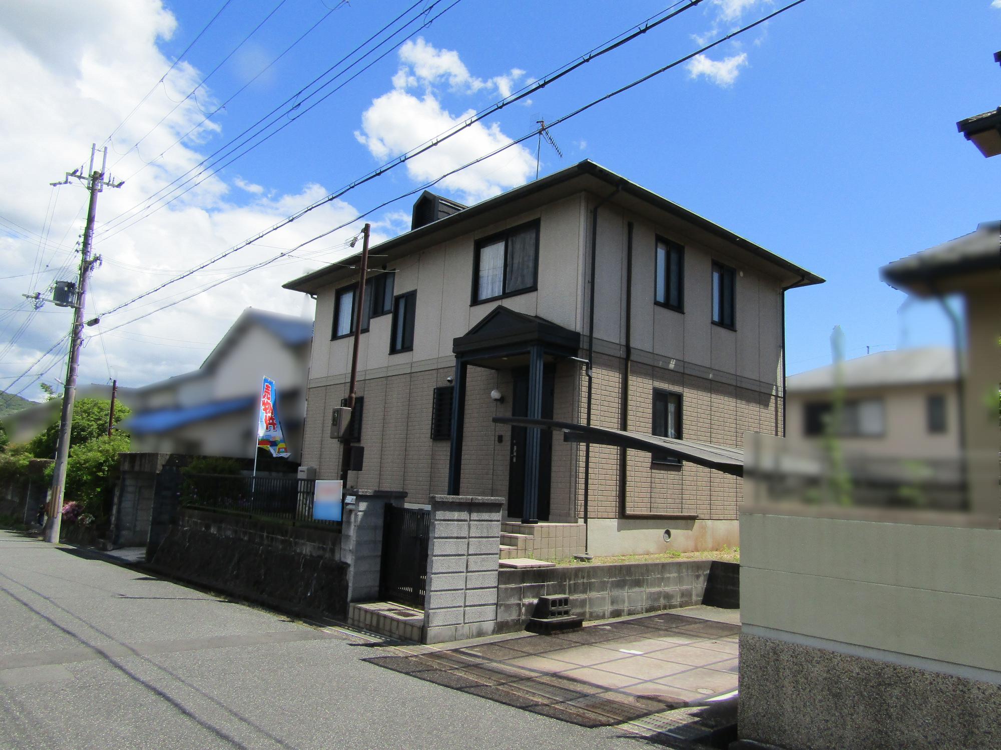 A-114 高台にあり、日当たりも良く、駐車場もあり、お庭で家庭菜園も可能